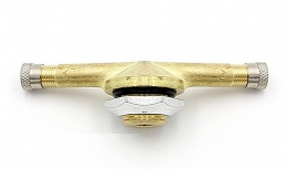 Металлический угловой вентиль с двумя выходами для б/к грузовых дисков (диаметр отверстия в диске 15,7 мм, длина 90 мм, угол 90°)