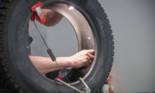 Как заклеить колесо заплаткой?