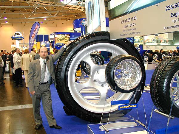 Фоторепортаж о выставке «REIFEN TYRES 2002» (г.Эссен, Германия)
