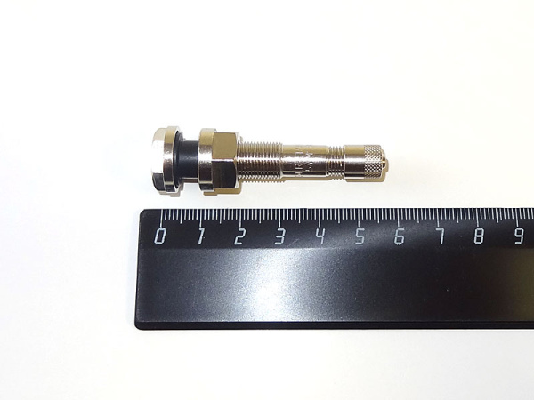 Металлический вентиль для б/к легкосплавных дисков грузовых автомобилей и автобусов, диаметр отверстия в диске 9.7 мм, длина 53.5 мм