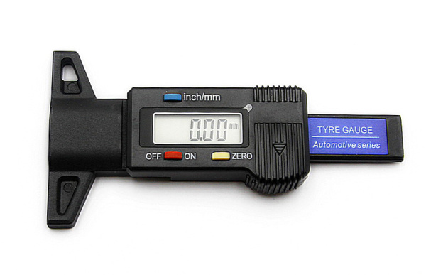 Электронный измеритель глубины протектора