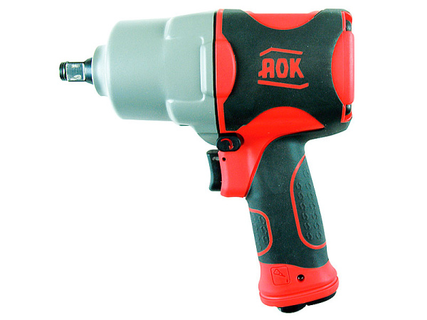 Гайковерт ударный 1/2 дюйма, усилие 1491 Нм, 8500 об/мин, корпус из сплава алюминия и композита, вес 1,88 кг Гайковерт ударный 1/2 дюйма, усилие 1491 Нм, 8500 об/мин, корпус из сплава алюминия и композита, вес 1,88 кг