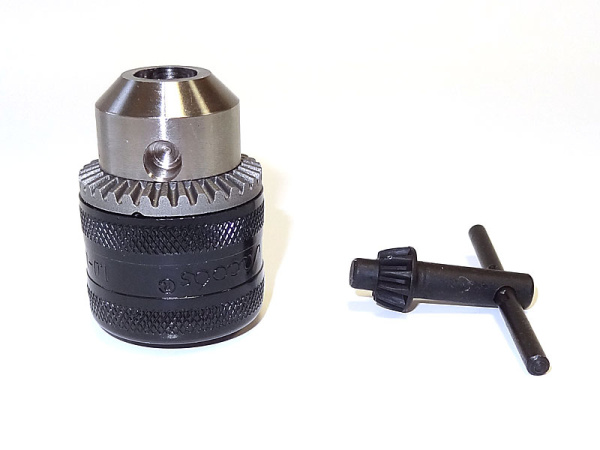 Зажимной патрон с ключом для дрели