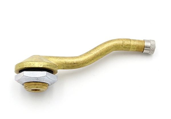 Металлический угловой вентиль для б/к грузовых дисков, диаметр отверстия в диске 15.7 мм, длина 72 мм, два изгиба с углами по 147 градусов